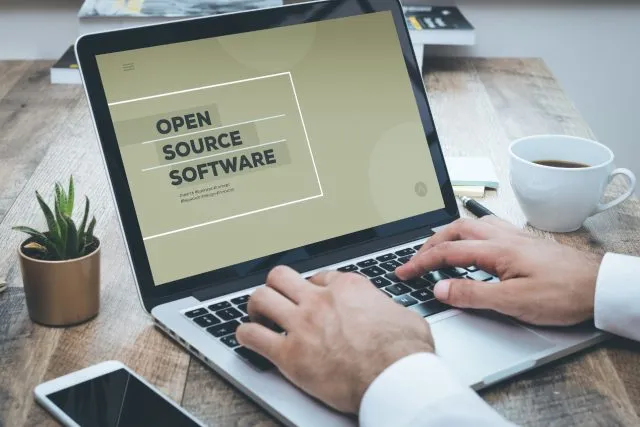 Jaka jest różnica pomiędzy licencją wieczystą a subskrypcją?